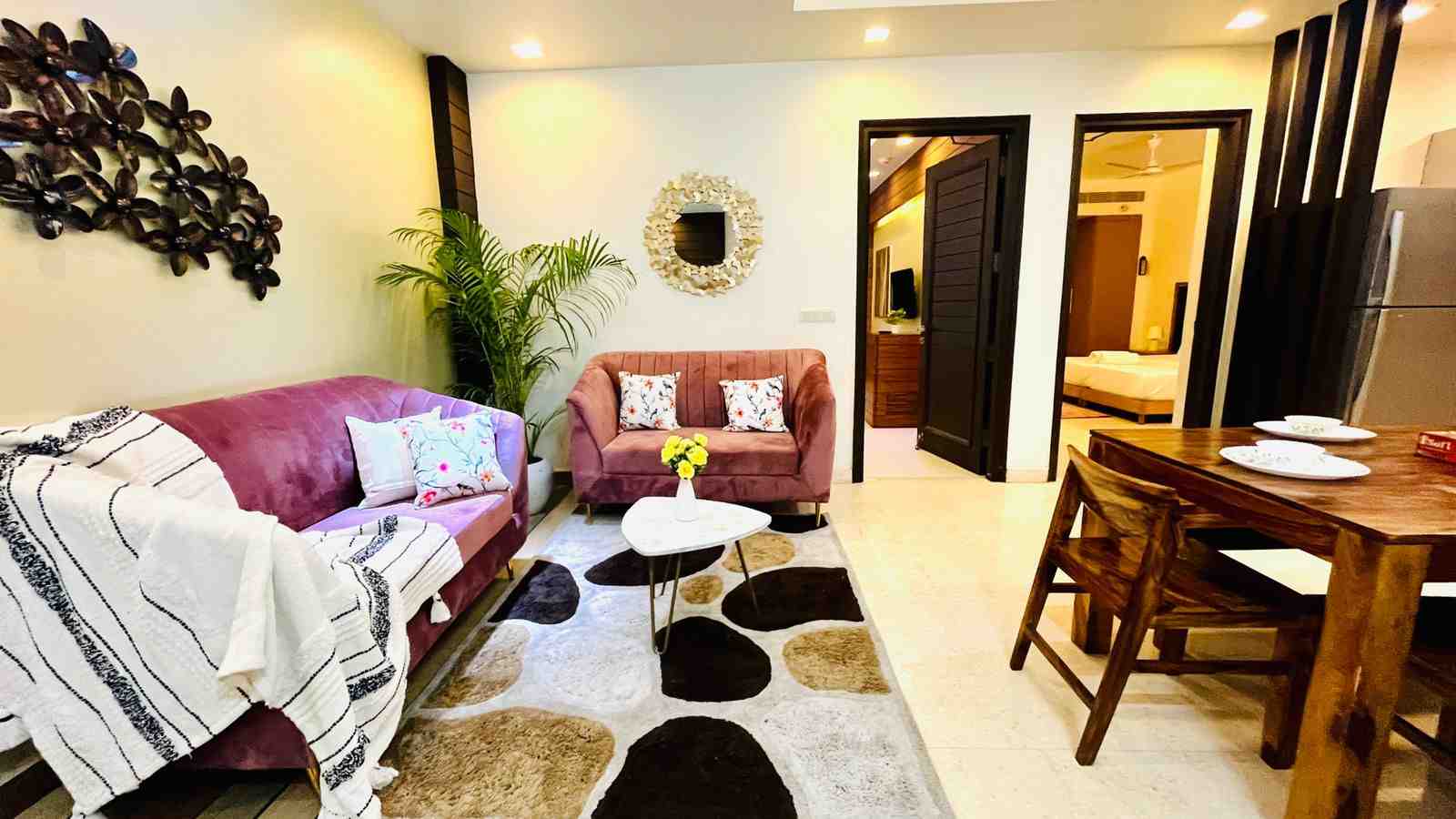 SERVICE APARTMENTS IN GREATER KAILASH DELHI Book Service Apartments in Greater Kailash Delhi for short-long stay rentals. ook Coral service apartments in Greater Kailash South Delhi for Corporate stays, Vacation rentals & Medical Tourism. Call +91-8588884595 & Visit: https://www.coralserviceapartments.com/delhi/greater-kailash/